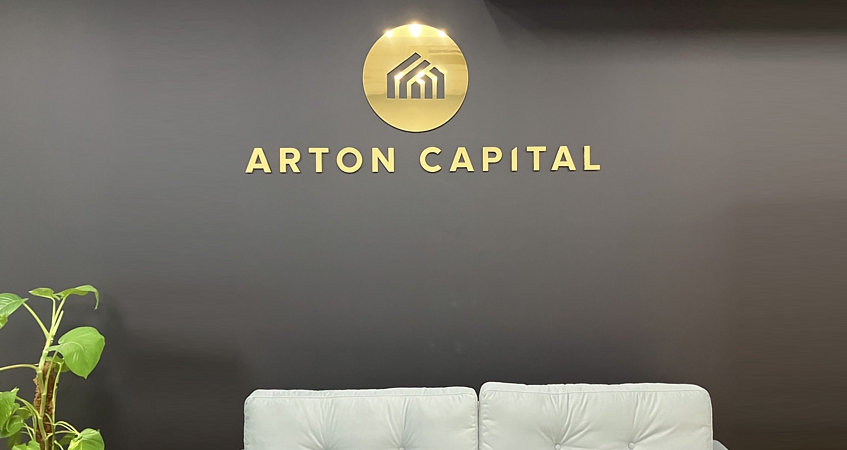      Arton Capital , 