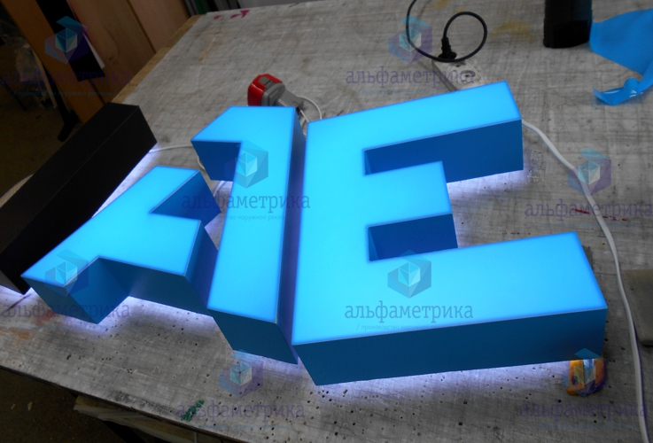 Буквы объемные световые с подсветкой лицевой поверхности и контражурной подсветкой IDEA DOM