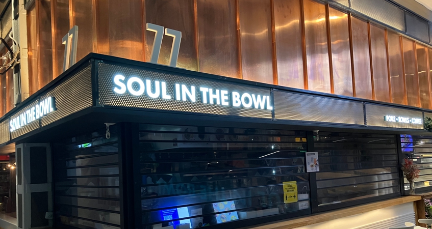 Обновление вывески сети Soul in the Bowl в ДЕПО