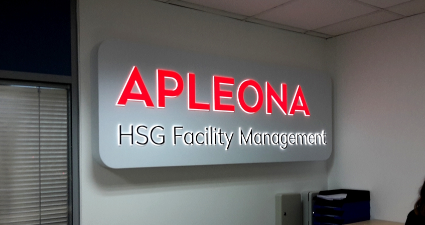 Вывеска для офиса немецкой компании Apleona HSG