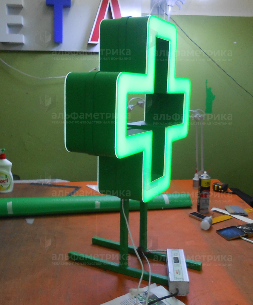 Аптечная вывеска крест, фото