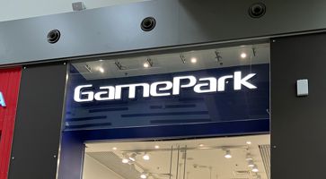 Вывкска на стекло магазина GamePark в ТРЦ Мега 41-й км МКАД