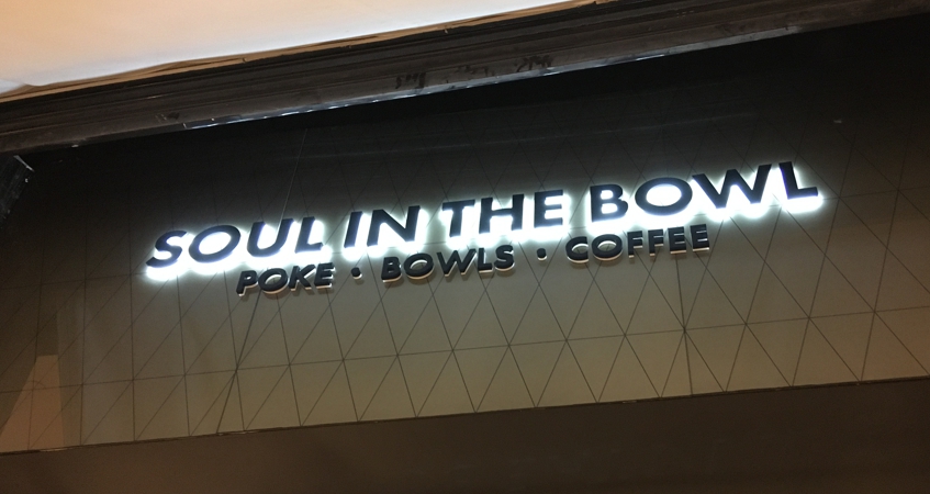 Вывеска для сети Soul in the Bowl в ТРЦ Павелецкая Плаза, фото