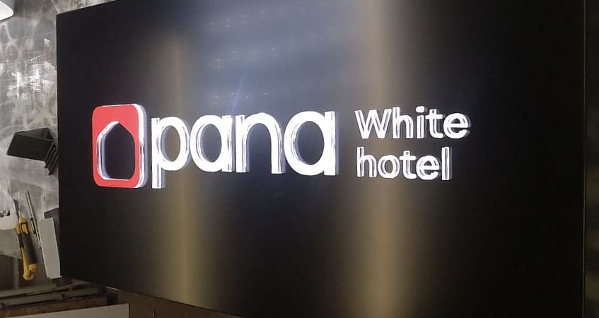 Вывеска для отеля «Pana», фото
