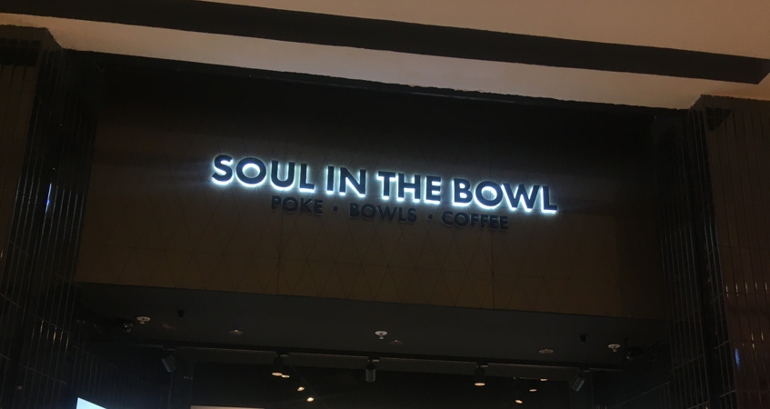 Вывеска для сети Soul in the Bowl в ТРЦ Павелецкая Плаза