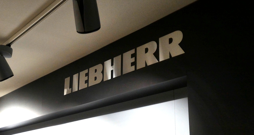 Буквы из металла 2мм для демонстрационного зала LIEBHERR