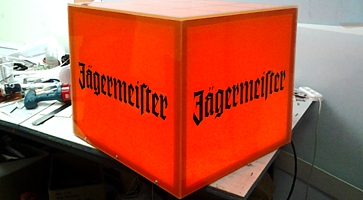 Объёмный световой куб (подиум POS) для рекламы напитка «Jagermeister»