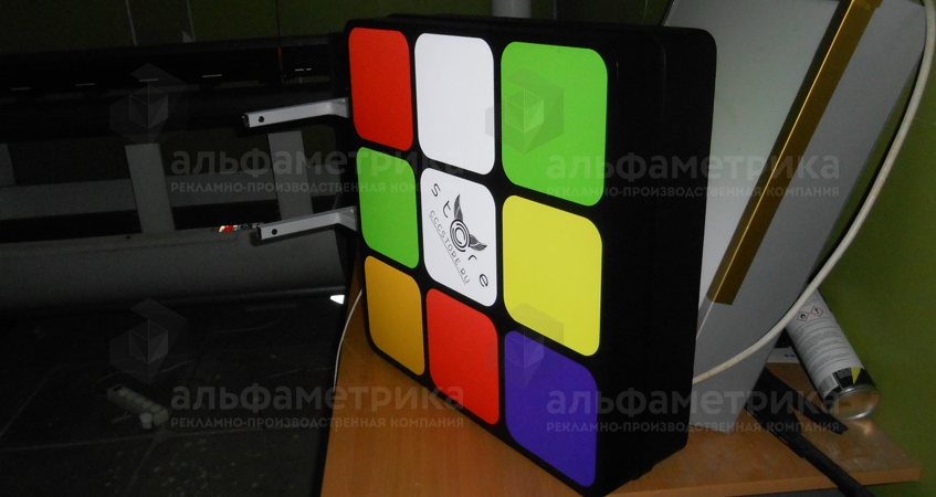 Вывеска в форме Кубика Рубика, фото