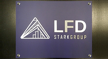 Настенная табличка для офиса с объёмным лого