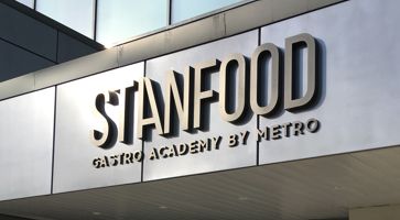 Металлические буквы STANFOOD gastro academy by Metro