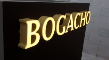 Объёмные буквы BOGACHO в ТЦ Твой Дом Новая Рига 
