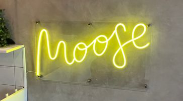 Вывеска из флекс неона для франшизы Coffee Moose