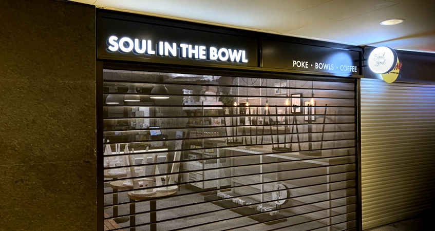 Обновление вывески для сети кафе SOUL IN THE BOWL в БЦ Город Столиц 