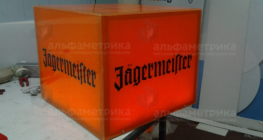 Объёмный световой куб (подиум POS) для рекламы напитка «Jagermeister», фото